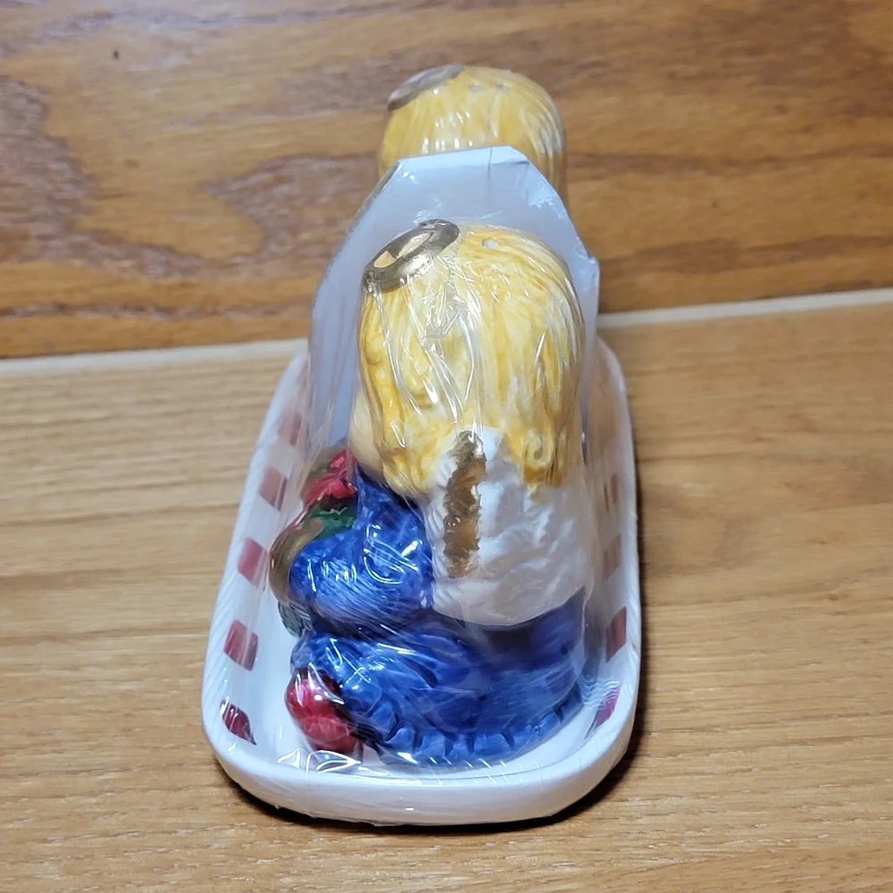 New Vintage Christmas Angels Salt and Pepper Shaker Set With Tray.